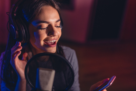 Musiker besorgt es seiner Frau im Tonstudio Musiker besorgt es seiner Frau im Tonstudio